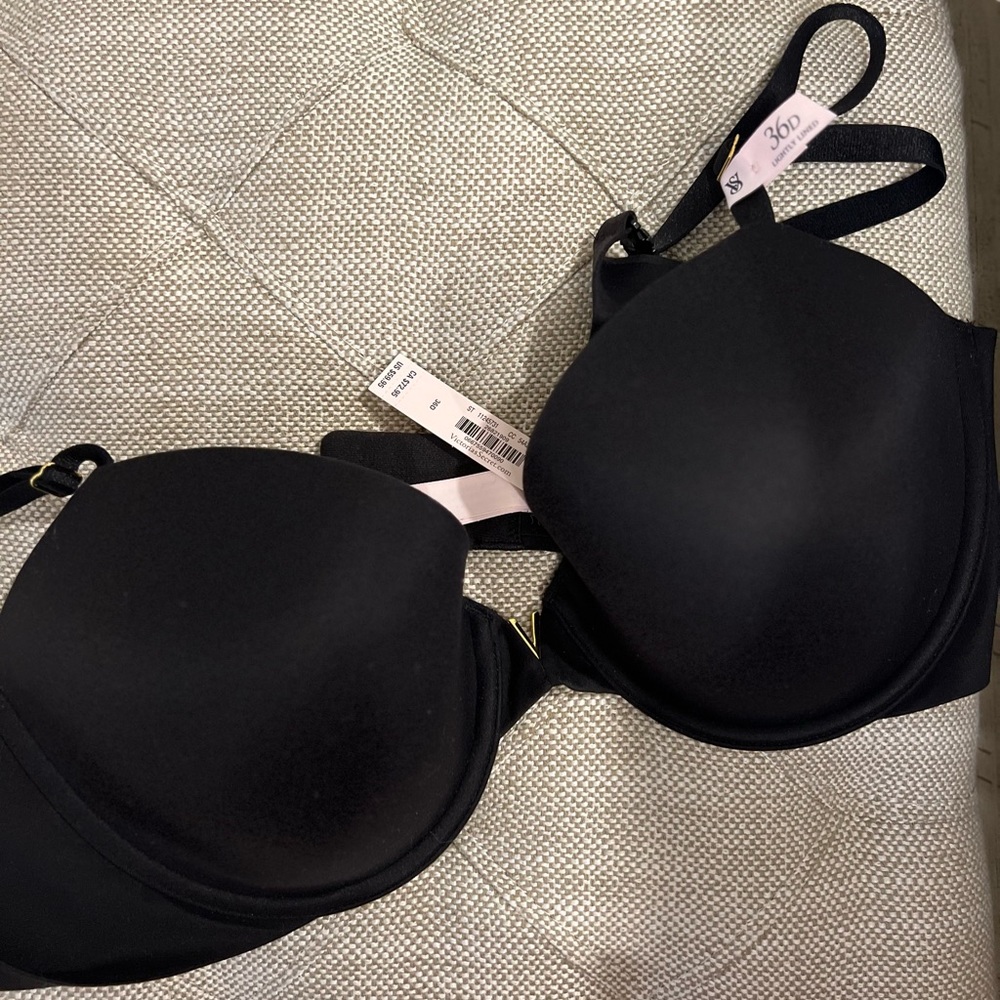 NWT:  Victoria’s Secret lightly lined, Demi bra